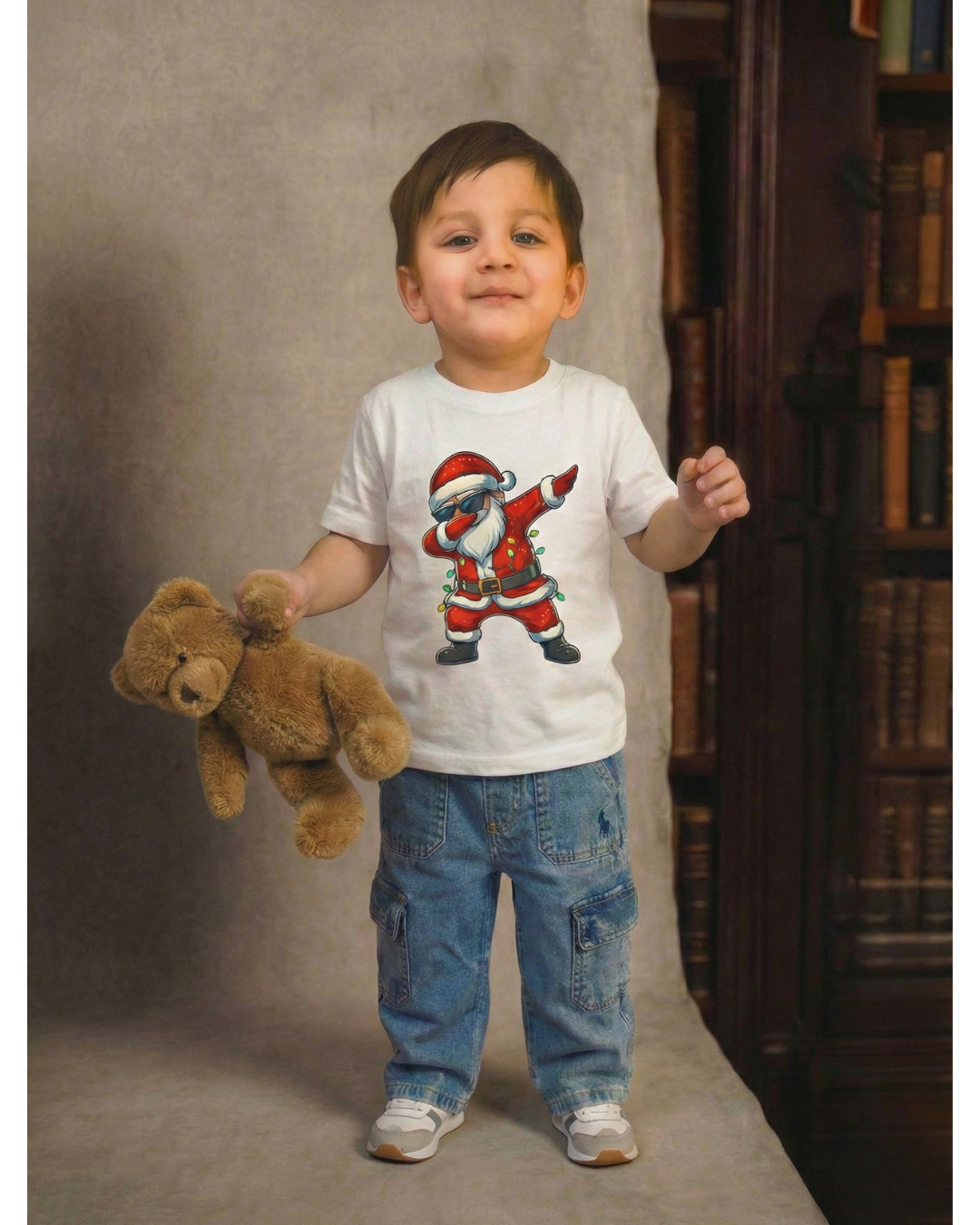 Kids Dabbing Santa Christmas T-Shirt – Cute Holiday Graphic Tee